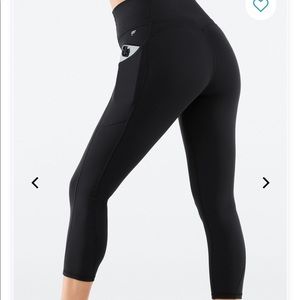 Fabletics Oasis High-Waisted Pocket Capri